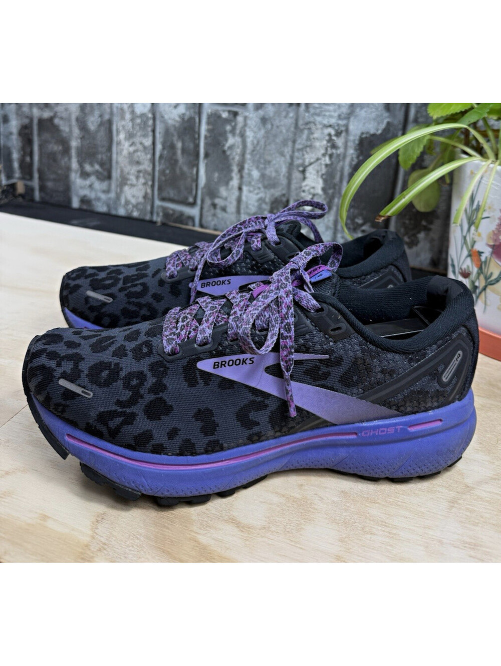 Brooks Ghost 13 Women’s Black/Purple Low Top Lace-Up Logo Mesh Leopard Print